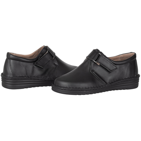 Czarne półbuty damskie na rzepy SOT 069/M marki Syrena