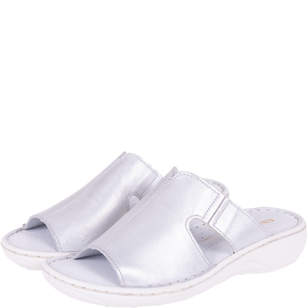 Skórzane klapki damskie marki Syrena SST 663 biało-srebrne