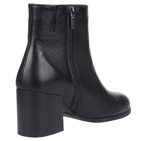 Czarne botki na obcasie skórzane STX 2845/2066 marki Syrena