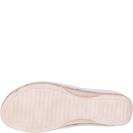 Białe klapki skórzane marki Syrena SWB 562 na koturnie