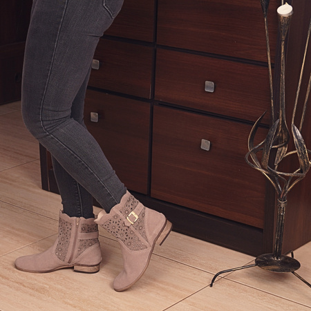 Botki damskie zamszowe z ozdobną cholewką Syrena SOP 222 cappucino