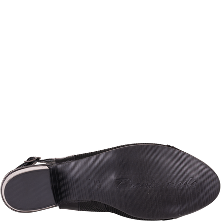 Skórzane sandały na obcasie marki Wielbut 522 czarne