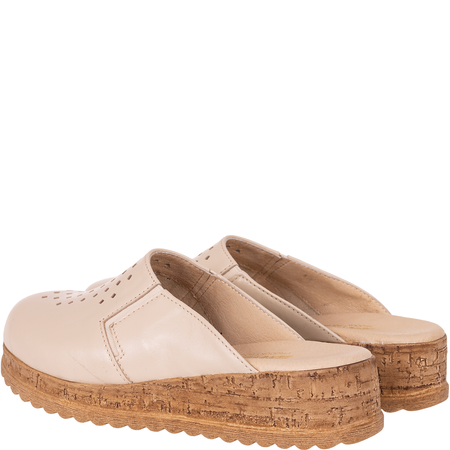 Beżowe klapki skórzane marki Wielbut 563 na koturnie