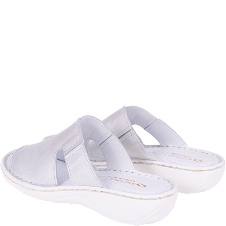 Skórzane klapki damskie marki Syrena SST 663 biało-srebrne