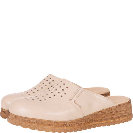 Beżowe klapki skórzane marki Wielbut 563 na koturnie