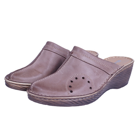 Skórzane klapki damskie na koturnie Syrena SH 624 beżowe