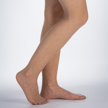 Włoskie rajstopy Lycra kropki kolor naturel 15 DEN