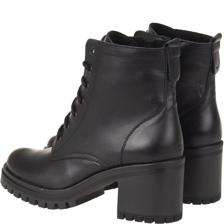 Czarne botki na słupku Syrena SST 4101 – skórzane, 7 cm