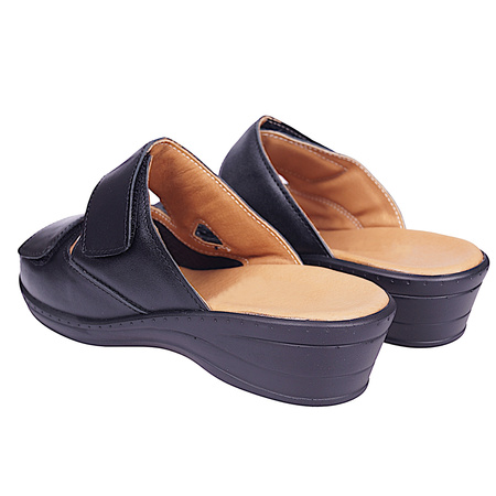 Skórzane klapki na haluksy w kolorze czarnym marki Syrena SWB 554 czarne