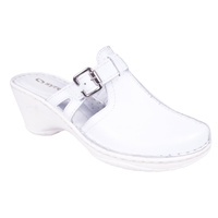 Klapki damskie zakryte na koturnie SYRENA SST 22666 białe